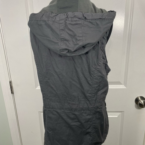 Snobbish Collection Gray Hooded Women's Vest Size Medium CB-20 - Picture 7 of 11